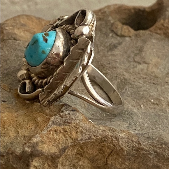 Vintage NAVAJO Silver & Turquoise Feathers Ring - Picture 6 of 9